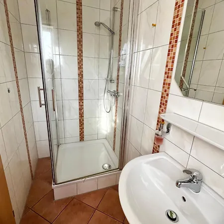 Kolibri Guest house 3*